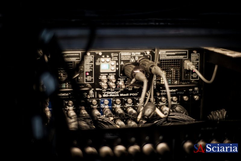 Beyond the Bits: Unearthing the Analog Soul in Our Digital Machines