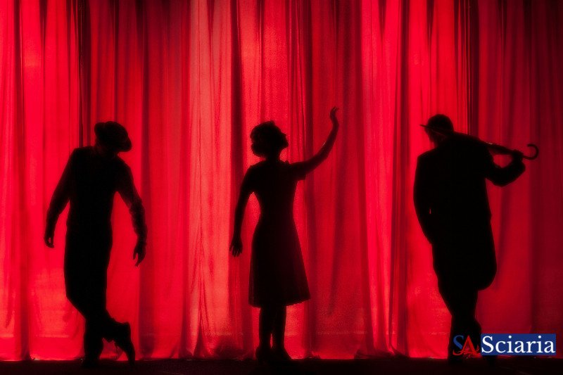 The Collective Gasp: Why Live Theater's Magic Endures in a Digital Age