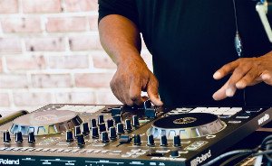 The Teacher as DJ: Mastering the Art of Learning Experience Curation